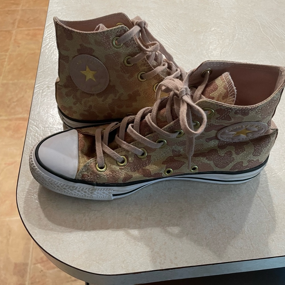 Giraffe print Converse All stars high tops